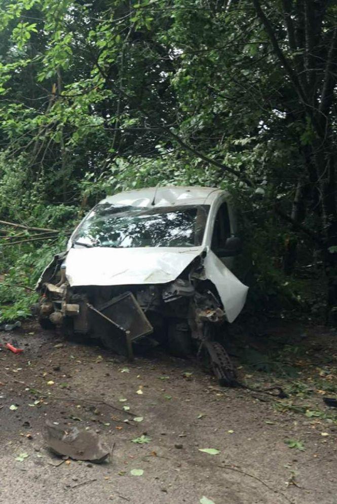 Новини Вінниці - фото з У Тростянецькому районі Citroen в'їхав у лісосмугу. Є загиблий У Тростянецькому районі Citroen в'їхав у лісосмугу. Є загиблий, фото №1 на сайті 20minut.ua
