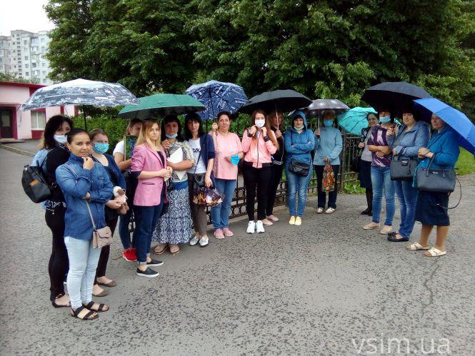 Новини Хмельницького - фото з Невиплата зарплат на «Хмельницьклегпромі»: що кажуть працівники та директор підприємства Невиплата зарплат на «Хмельницьклегпромі»: що кажуть працівники та директор підприємства, фото №1 на сайті vsim.ua