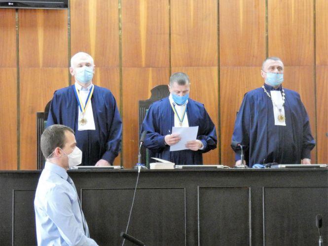 Новини Вінниці - фото з Зашморг затягували втрьох. Вбивцям 28-річного таксиста Віталія Коваля присудили довічне Зашморг затягували втрьох. Вбивцям 28-річного таксиста Віталія Коваля присудили довічне, фото №1 на сайті 20minut.ua