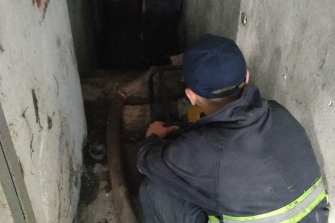 Затоплені будинки та вулиці: наслідки потужної зливи на  Хмельниччині, фото №5 на сайті vsim.ua