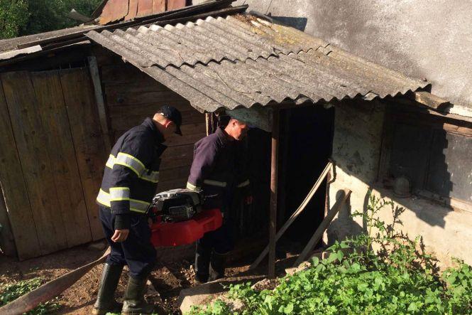 Затоплені будинки та вулиці: наслідки потужної зливи на  Хмельниччині, фото №1 на сайті vsim.ua