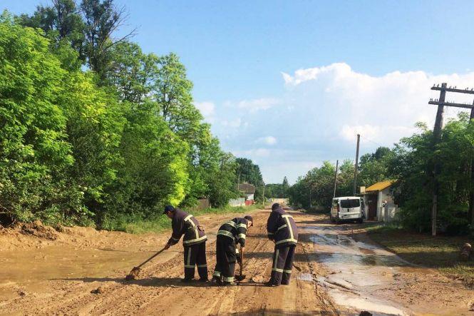 Затоплені будинки та вулиці: наслідки потужної зливи на  Хмельниччині, фото №3 на сайті vsim.ua