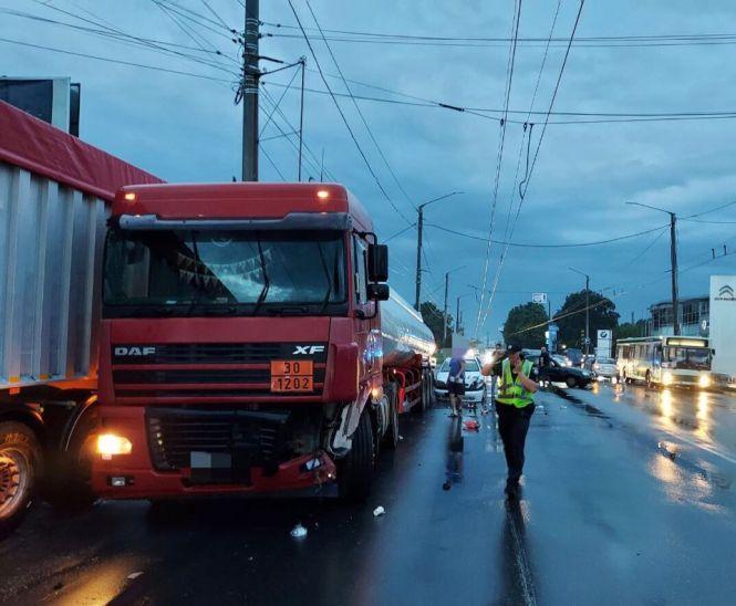 Новини Хмельницького - фото з У Хмельницькому сталася ДТП за участі шістьох автомобілів: є постраждалий (ФОТО) У Хмельницькому сталася ДТП за участі шістьох автомобілів: є постраждалий (ФОТО), фото №4 на сайті vsim.ua