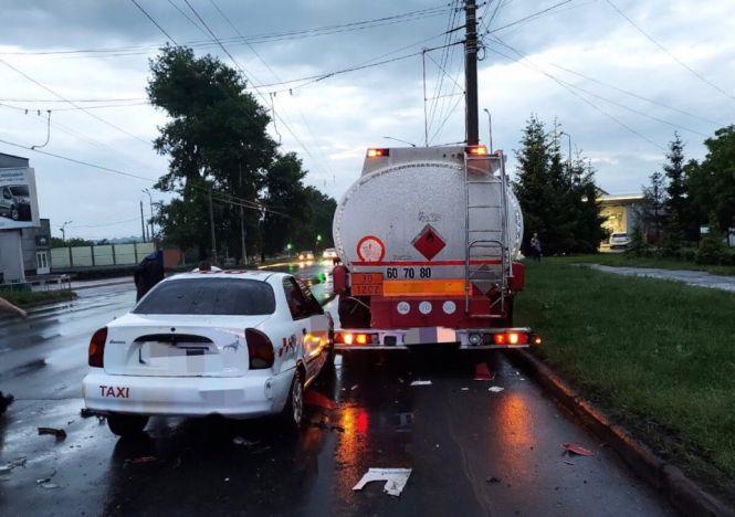 Новини Хмельницького - фото з У Хмельницькому сталася ДТП за участі шістьох автомобілів: є постраждалий (ФОТО) У Хмельницькому сталася ДТП за участі шістьох автомобілів: є постраждалий (ФОТО), фото №5 на сайті vsim.ua
