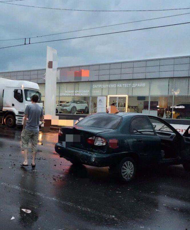 Новини Хмельницького - фото з У Хмельницькому сталася ДТП за участі шістьох автомобілів: є постраждалий (ФОТО) У Хмельницькому сталася ДТП за участі шістьох автомобілів: є постраждалий (ФОТО), фото №3 на сайті vsim.ua