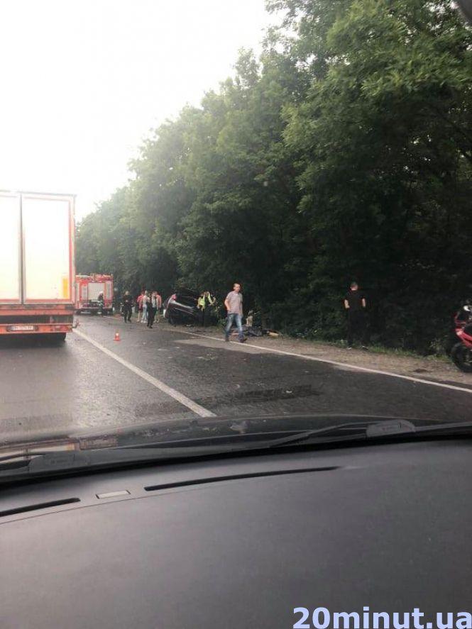 Біля Підволочиська смертельна аварія. Машина в кюветі, фото №1 на сайті 20minut.ua