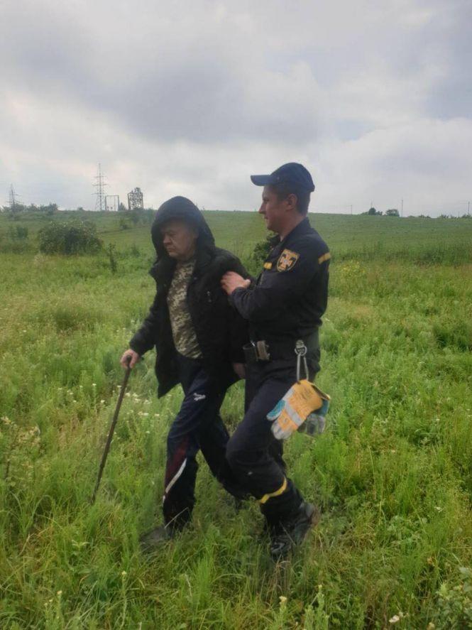 Новини Вінниці - фото з Пішов по гриби та впав у канаву. Рятувальники допомогли хворому чоловікові Пішов по гриби та впав у канаву. Рятувальники допомогли хворому чоловікові, фото №1 на сайті 20minut.ua