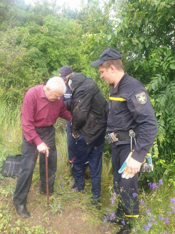 Новини Вінниці - фото з Пішов по гриби та впав у канаву. Рятувальники допомогли хворому чоловікові Пішов по гриби та впав у канаву. Рятувальники допомогли хворому чоловікові, фото №2 на сайті 20minut.ua