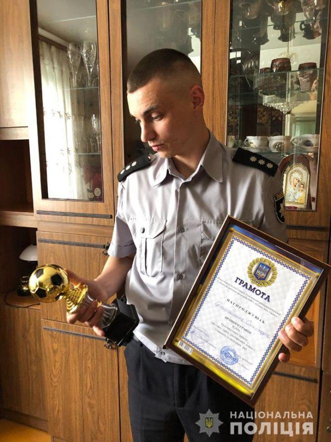 Новини Вінниці - фото з Мріяв про велику сцену, але став правоохоронцем. Історія одного дільничного офіцера Мріяв про велику сцену, але став правоохоронцем. Історія одного дільничного офіцера, фото №4 на сайті 20minut.ua