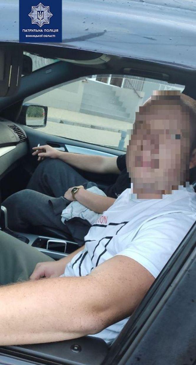 Новини Вінниці - фото з Вінничанин сів п'яним за кермо, а потім хотів відкупитися від відповідальності Вінничанин сів п'яним за кермо, а потім хотів відкупитися від відповідальності, фото №1 на сайті 20minut.ua