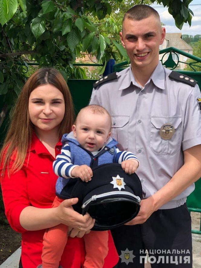 Новини Вінниці - фото з Мріяв про велику сцену, але став правоохоронцем. Історія одного дільничного офіцера Мріяв про велику сцену, але став правоохоронцем. Історія одного дільничного офіцера, фото №1 на сайті 20minut.ua