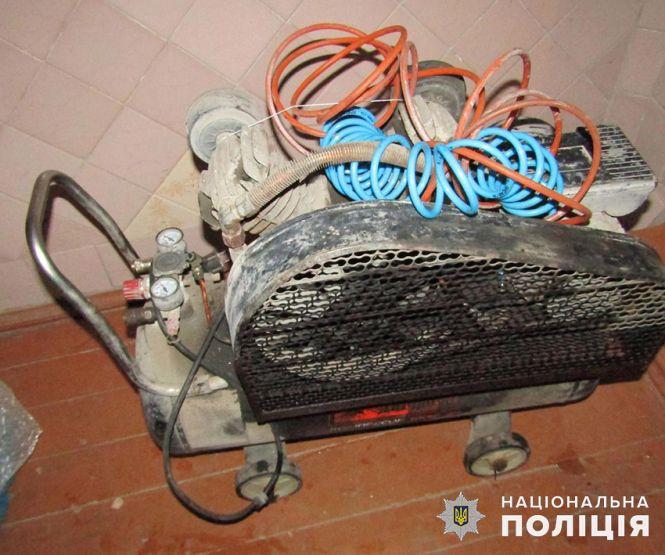 На Хмельниччині обікрали волонтера. Поцупили інструменти для ремонту авто в зону ООС, фото №1 на сайті vsim.ua