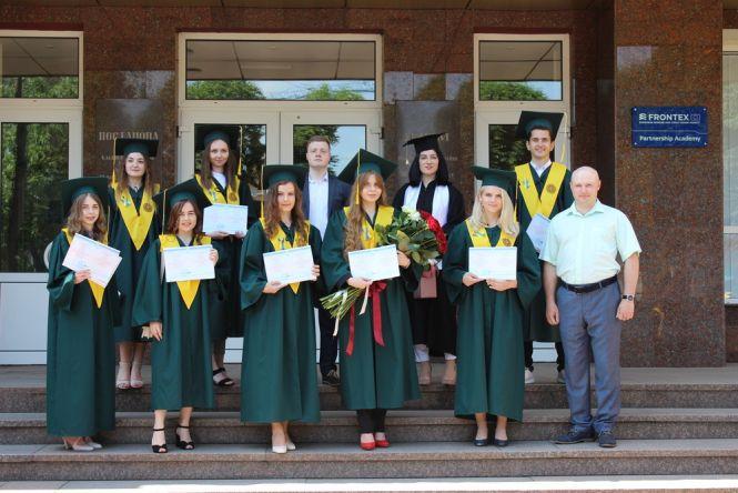 Новини Хмельницького - фото з У прикордонній академії випустили 70 цивільних студентів (ФОТО) У прикордонній академії випустили 70 цивільних студентів (ФОТО), фото №4 на сайті vsim.ua