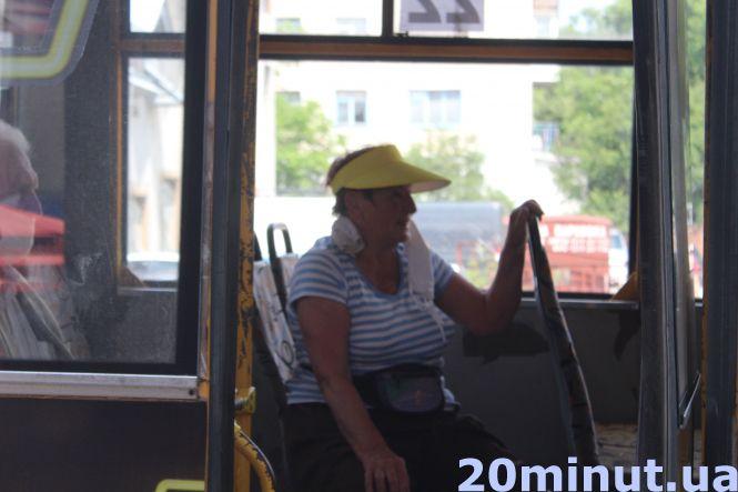 Новини Тернополя - фото з У маршрутку без маски - це нескладно! Як у транспорті порушують карантин: експеримент "20 хвилин" У маршрутку без маски - це нескладно! Як у транспорті порушують карантин: експеримент "20 хвилин", фото №2 на сайті 20minut.ua