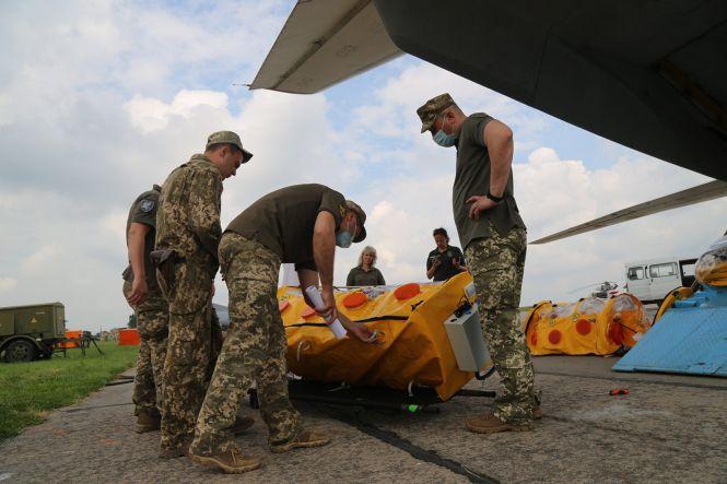 Новини Вінниці - фото з Вінницький госпіталь отримав три бокси-ізолятори для перевезення хворих Вінницький госпіталь отримав три бокси-ізолятори для перевезення хворих, фото №3 на сайті 20minut.ua