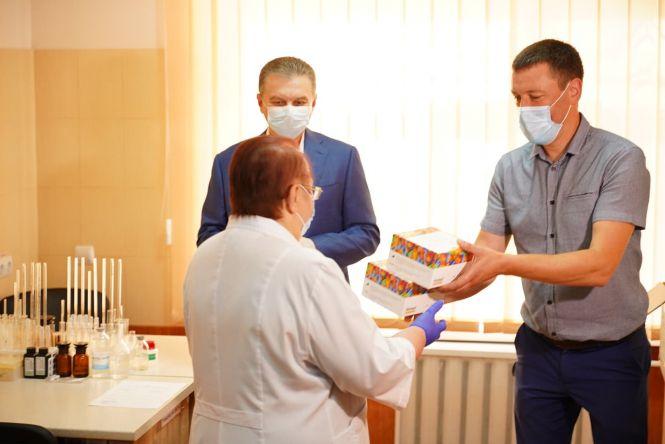 Перша міська лікарня має ІФА-аналізатор для діагностування на COVID-19, фото №2 на сайті 20minut.ua