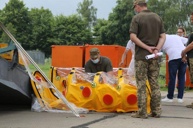 Новини Вінниці - фото з Вінницький госпіталь отримав три бокси-ізолятори для перевезення хворих Вінницький госпіталь отримав три бокси-ізолятори для перевезення хворих, фото №1 на сайті 20minut.ua