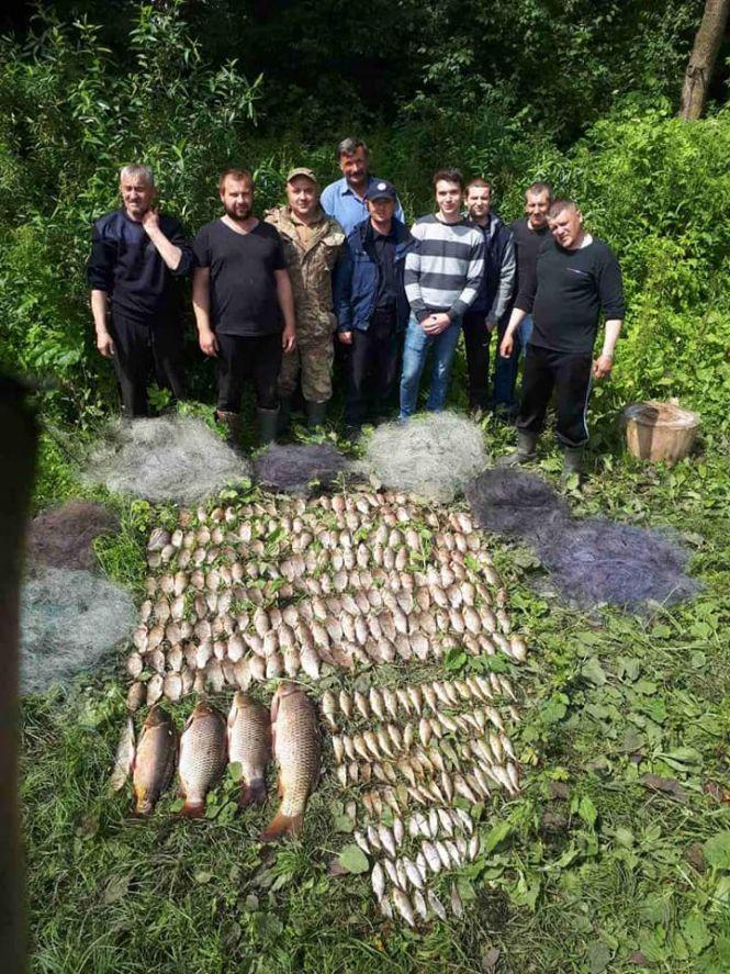 Новини Тернополя - фото з На Тернопільщині спіймали рибалку-браконьєра з непоганим уловом (ФОТО) На Тернопільщині спіймали рибалку-браконьєра з непоганим уловом (ФОТО), фото №2 на сайті 20minut.ua