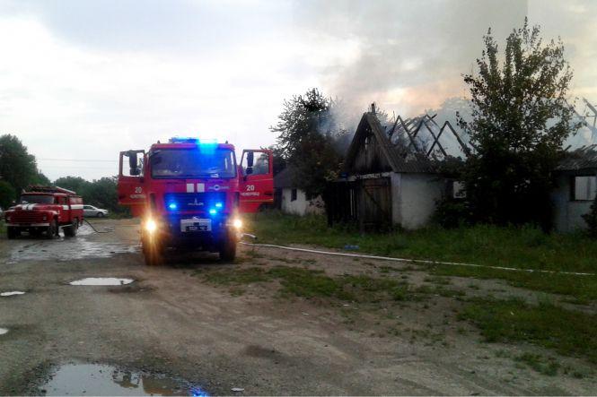 Знову повалені дерева і пожежа від блискавки:  на Хмельниччині боряться з наслідками негоди, фото №2 на сайті vsim.ua