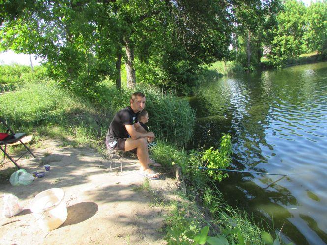 Новини Козятина - фото з Рейд по Козятину: молочна річка, асфальт в калюжу та майданчик-шедевр Рейд по Козятину: молочна річка, асфальт в калюжу та майданчик-шедевр, фото №4 на сайті 20minut.ua