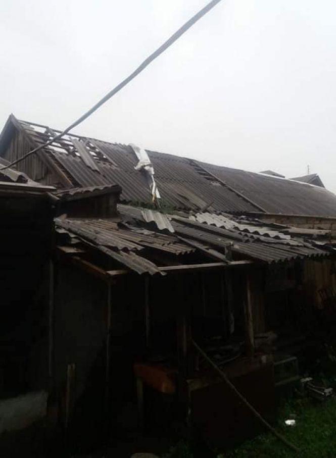 Зірвані дахи та підтоплені будинки: негода наробила біди на Тернопільщині (ФОТО, ВІДЕО), фото №2 на сайті 20minut.ua