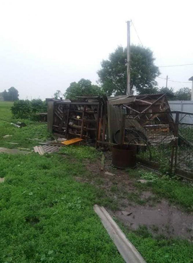 Зірвані дахи та підтоплені будинки: негода наробила біди на Тернопільщині (ФОТО, ВІДЕО), фото №1 на сайті 20minut.ua