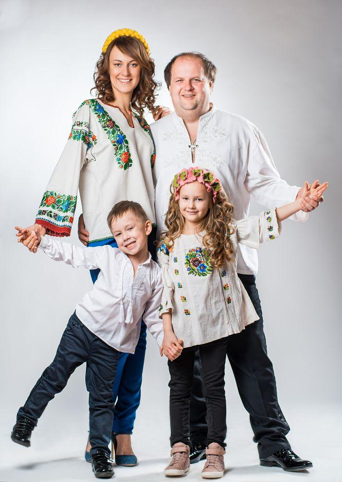 Новини Вінниці - фото з «Супертато знає відповіді на всі запитання. І вміє готувати грунт». Віктор Бронюк про секрети виховання «Супертато знає відповіді на всі запитання. І вміє готувати грунт». Віктор Бронюк про секрети виховання, фото №1 на сайті 20minut.ua