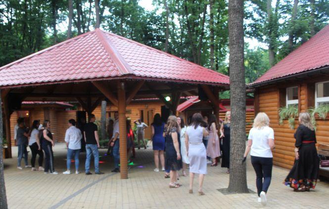 Новини Вінниці - фото з Від «Гостевії» до «Берлоги». Ми перевірили, як дотримуються карантину в ресторанах Від «Гостевії» до «Берлоги». Ми перевірили, як дотримуються карантину в ресторанах, фото №11 на сайті 20minut.ua