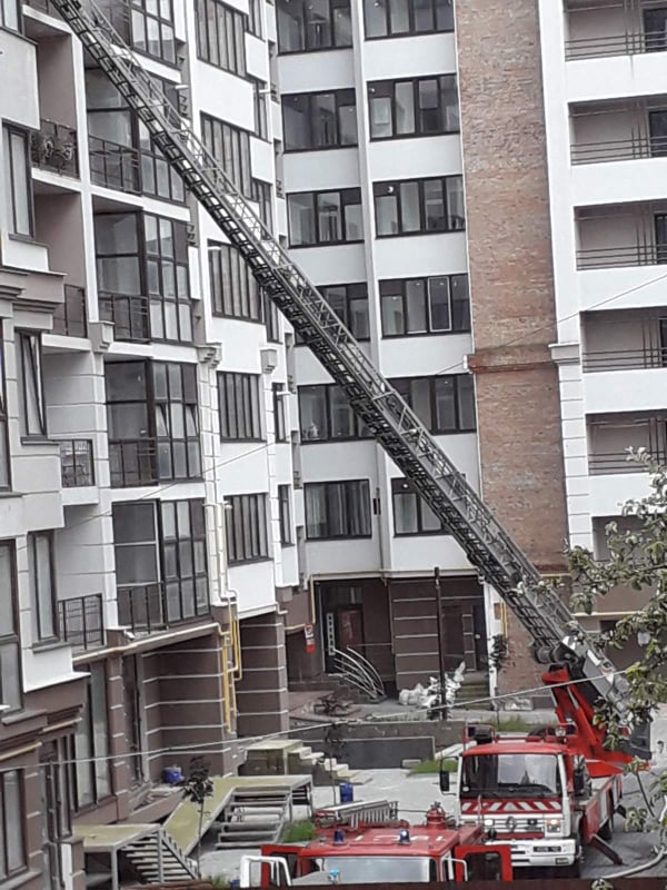 Новини Тернополя - фото з На Микулинецькій пожежа в новобудові. Людей евакуйовували з вікон На Микулинецькій пожежа в новобудові. Людей евакуйовували з вікон, фото №1 на сайті 20minut.ua