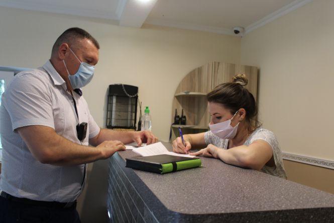 Новини Вінниці - фото з Від «Гостевії» до «Берлоги». Ми перевірили, як дотримуються карантину в ресторанах Від «Гостевії» до «Берлоги». Ми перевірили, як дотримуються карантину в ресторанах, фото №4 на сайті 20minut.ua