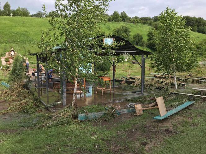 Наслідки негоди: буря понищила святиню на Монастирищині, фото №3 на сайті 20minut.ua