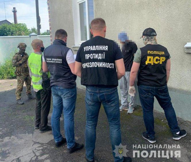 Новини Хмельницького - фото з Вимагання та наркоторгівля: на Хмельниччині затримали злочинне угрупування Вимагання та наркоторгівля: на Хмельниччині затримали злочинне угрупування, фото №2 на сайті vsim.ua