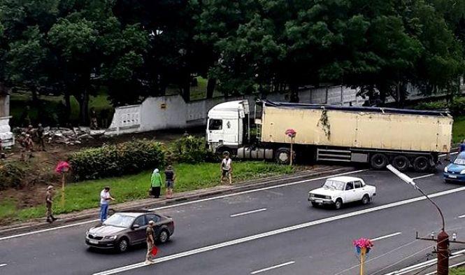 «Фуропад» у Вінниці та області. Два дні поспіль вантажівки потрапляють в ДТП, фото №1 на сайті 20minut.ua