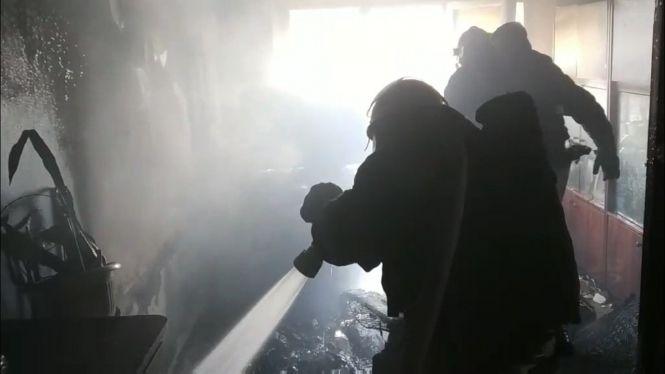 На Соборній горіла квартира: вогонь гасили дві пожежних бригади, фото №2 на сайті 20minut.ua