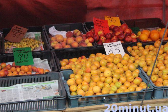 Новини Тернополя - фото з Полуниця з Заліщиків, абрикоси з Іспанії. Ціни на літні фрукти поки що "кусаються" Полуниця з Заліщиків, абрикоси з Іспанії. Ціни на літні фрукти поки що "кусаються", фото №3 на сайті 20minut.ua