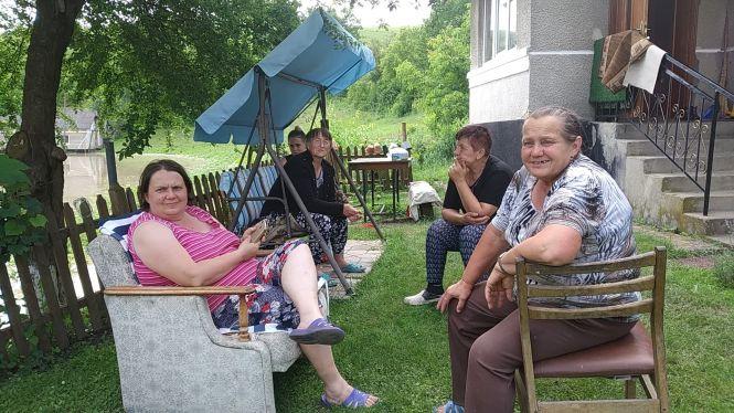 "Вночі виносили меблі та образи. Ночуємо в церкві": жителі Монастирищини, у яких затопило будинки (РЕПОРТАЖ), фото №1 на сайті 20minut.ua