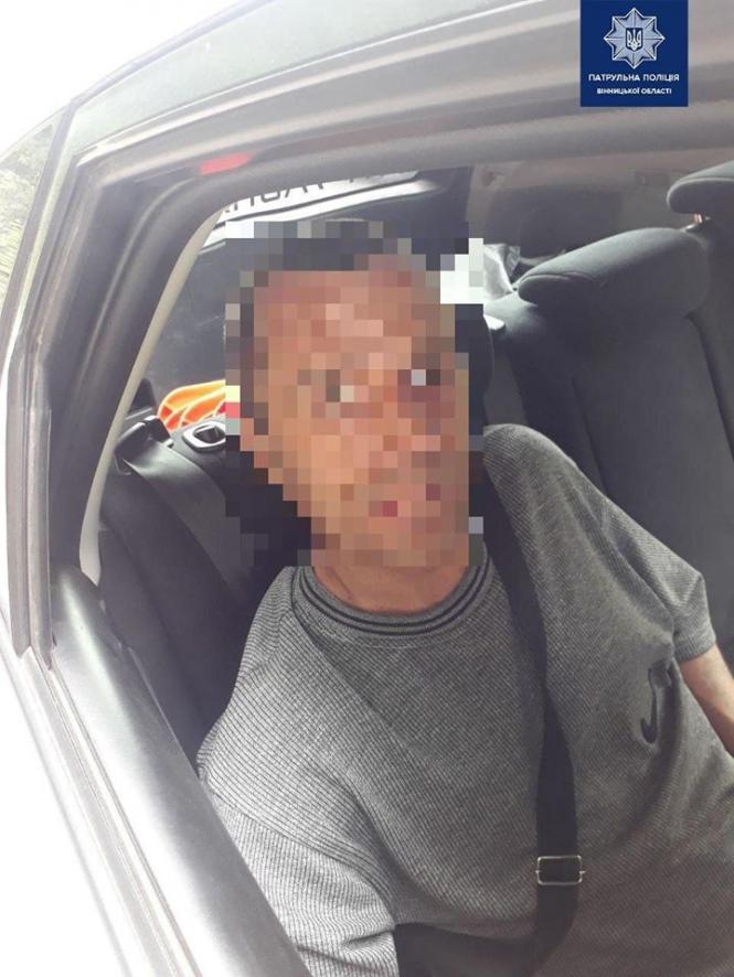 Новини Вінниці - фото з На Чорновола патрульні знайшли в понятого речовини, схожі на наркотики Світлина від Патрульна поліція Вінницької області.