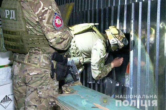 На Вінниччині КОРД затримав банду, яка спеціалізувалася на крадіжках засобів захисту рослин, фото №7 на сайті 20minut.ua