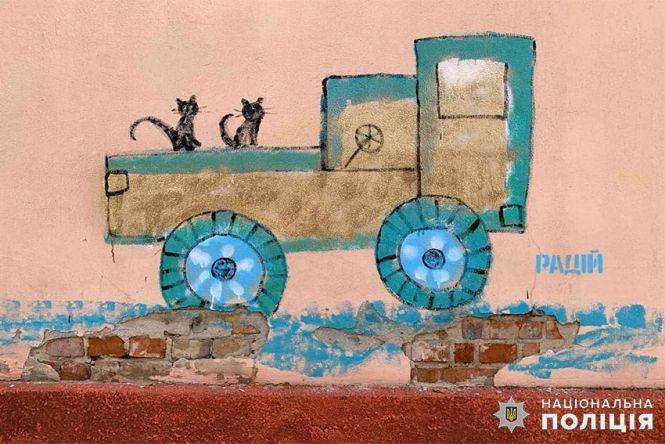 Квіти замість сайтів з наркотиками. Як у Хмельницькому замалювали заборонені написи, фото №1 на сайті vsim.ua