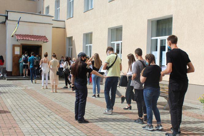 Новини Вінниці - фото з Очікування vs реальність: як проходило «карантинне» ЗНО у Вінниці Очікування vs реальність: як проходило «карантинне» ЗНО у Вінниці, фото №2 на сайті 20minut.ua