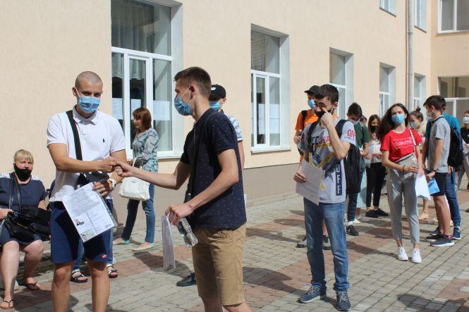 Новини Вінниці - фото з Очікування vs реальність: як проходило «карантинне» ЗНО у Вінниці Очікування vs реальність: як проходило «карантинне» ЗНО у Вінниці, фото №3 на сайті 20minut.ua