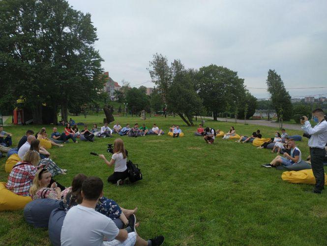 Новини Тернополя - фото з Без краваток та без масок: міський голова Тернополя поспілкувався з молоддю. Що обговорювали? Без краваток та без масок: міський голова Тернополя поспілкувався з молоддю. Що обговорювали?, фото №2 на сайті 20minut.ua