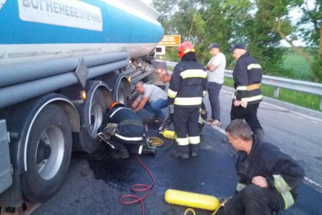 Смертельна ДТП: у Вінниці загинув мотоцикліст. На місце викликали рятувальників