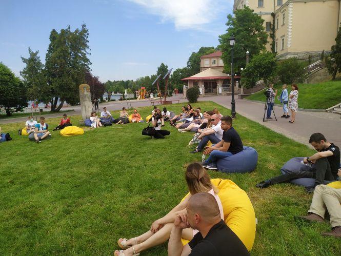 Новини Тернополя - фото з Без краваток та без масок: міський голова Тернополя поспілкувався з молоддю. Що обговорювали? Без краваток та без масок: міський голова Тернополя поспілкувався з молоддю. Що обговорювали?, фото №4 на сайті 20minut.ua