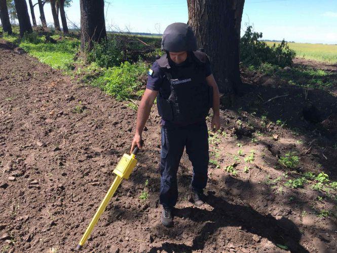 Новини Козятина - фото з Спочатку вісім, потім – ще 90. Неподалік Вовчинець знайшли артснаряди та гранати Спочатку вісім, потім – ще 90. Неподалік Вовчинець знайшли артснаряди та гранати, фото №1 на сайті 20minut.ua