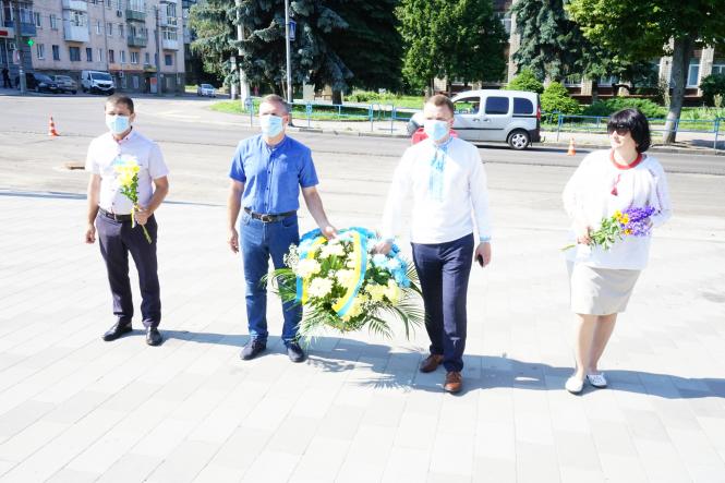 Новини Житомира - фото з У Житомирі відзначили День Конституції. ФОТО У Житомирі відзначили День Конституції. ФОТО, фото №2 на сайті 20minut.ua