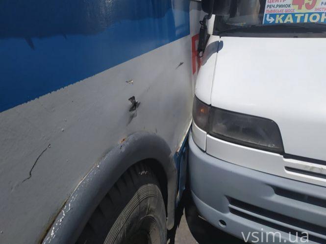 Новини Хмельницького - фото з Кам’янецька потонула у заторах: біля «Юності» сталася потрійна ДТП (ФОТО) Кам’янецька потонула у заторах: біля «Юності» сталася потрійна ДТП (ФОТО), фото №3 на сайті vsim.ua