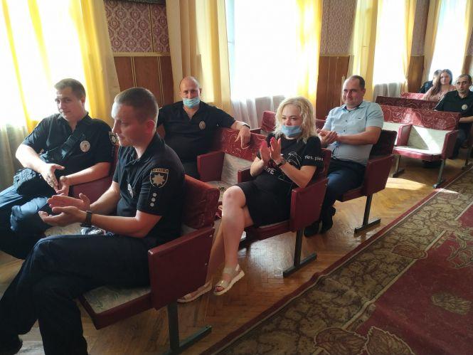 Новини Козятина - фото з Козятинських слідчих привітали з професійним святом Козятинських слідчих привітали з професійним святом, фото №1 на сайті 20minut.ua