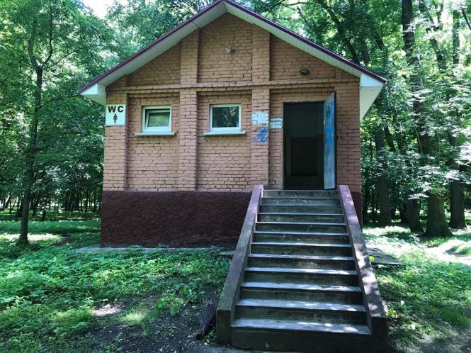 Де в центрі Хмельницького сходити в туалет й не засмердітися: огляд громадських вбиралень, фото №10 на сайті vsim.ua