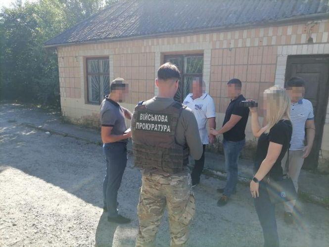 Новини Вінниці - фото з Понад 4 тисячі за нову категорію у правах. Затримали хабарника — керівника автошколи Понад 4 тисячі за нову категорію у правах. Затримали хабарника — керівника автошколи, фото №3 на сайті 20minut.ua